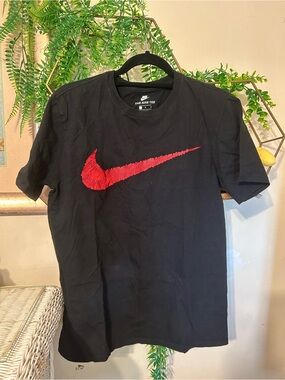 Nike Men’s Black T-Shirt with Red Swoosh size large